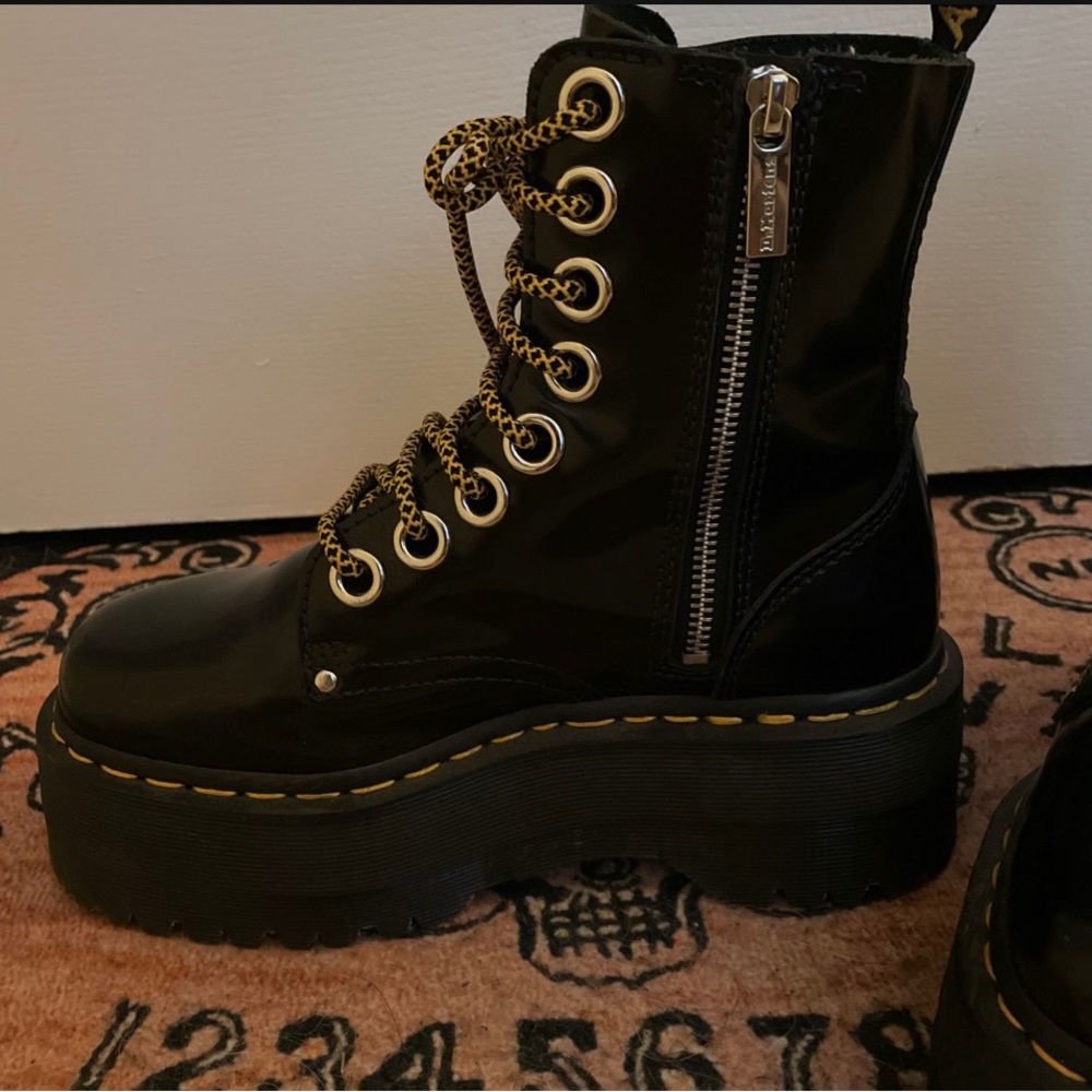 Dr Marten’s Jadon Max boots